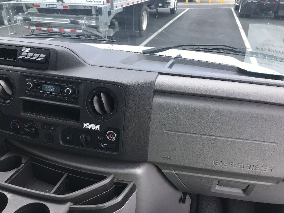Light Duty Box Truck-Light and Medium Duty Trucks-Ford-2022-E350-Indianapolis-IN-85,094\n\t\tmiles-$ 31,500 - Image 21