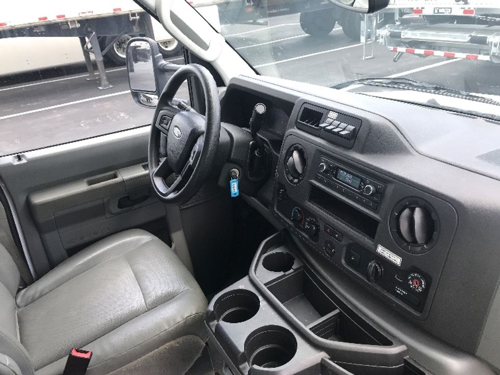 Light Duty Box Truck-Light and Medium Duty Trucks-Ford-2022-E350-Indianapolis-IN-85,094\n\t\tmiles-$ 31,500 - Image 22