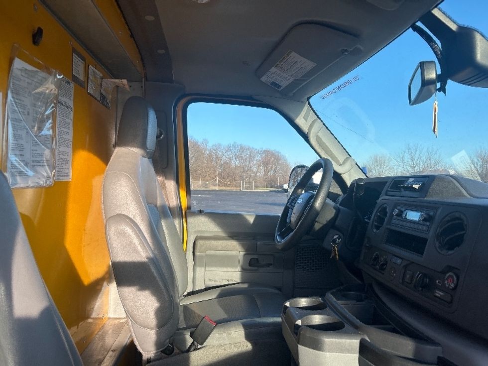 Light Duty Box Truck-Light and Medium Duty Trucks-Ford-2022-E350-Indianapolis-IN-89,279\n\t\tmiles-$ 28,250 - Image 21