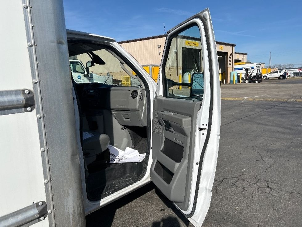 Light Duty Box Truck-Light and Medium Duty Trucks-Ford-2022-E350-Indianapolis-IN-89,636\n\t\tmiles-$ 33,750 - Image 20