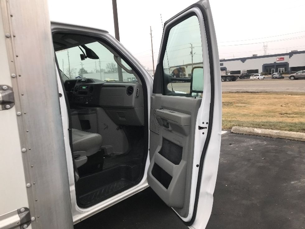 Light Duty Box Truck-Light and Medium Duty Trucks-Ford-2022-E350-Indianapolis-IN-92,398\n\t\tmiles-$ 30,750 - Image 20