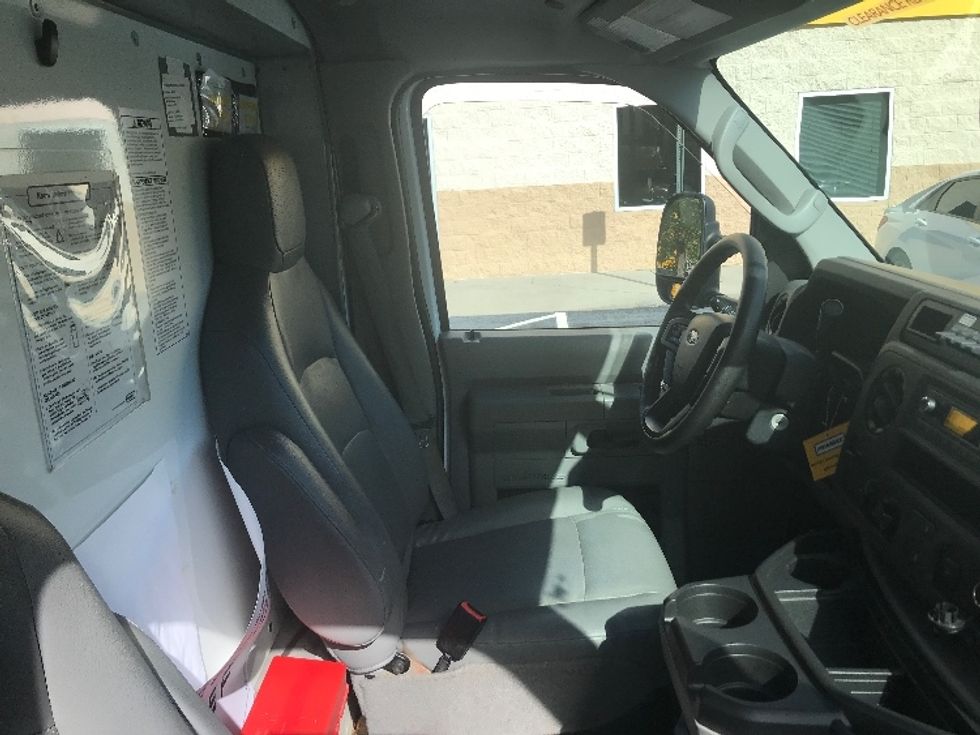 Light Duty Box Truck-Light and Medium Duty Trucks-Ford-2022-E350-Indianapolis-IN-94,197\n\t\tmiles-$ 30,500 - Image 21