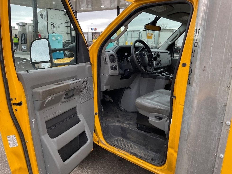 Light Duty Box Truck-Light and Medium Duty Trucks-Ford-2022-E350-Indianapolis-IN-94,790\n\t\tmiles-$ 27,750 - Image 16