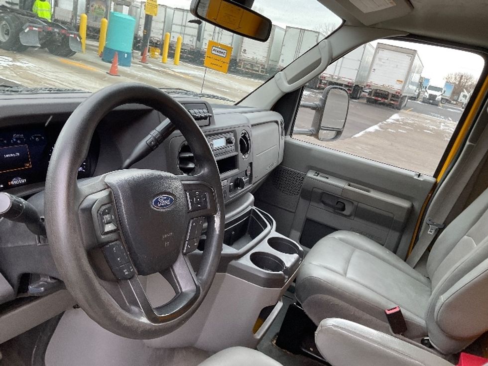 Light Duty Box Truck-Light and Medium Duty Trucks-Ford-2022-E350-Indianapolis-IN-94,790\n\t\tmiles-$ 27,750 - Image 17