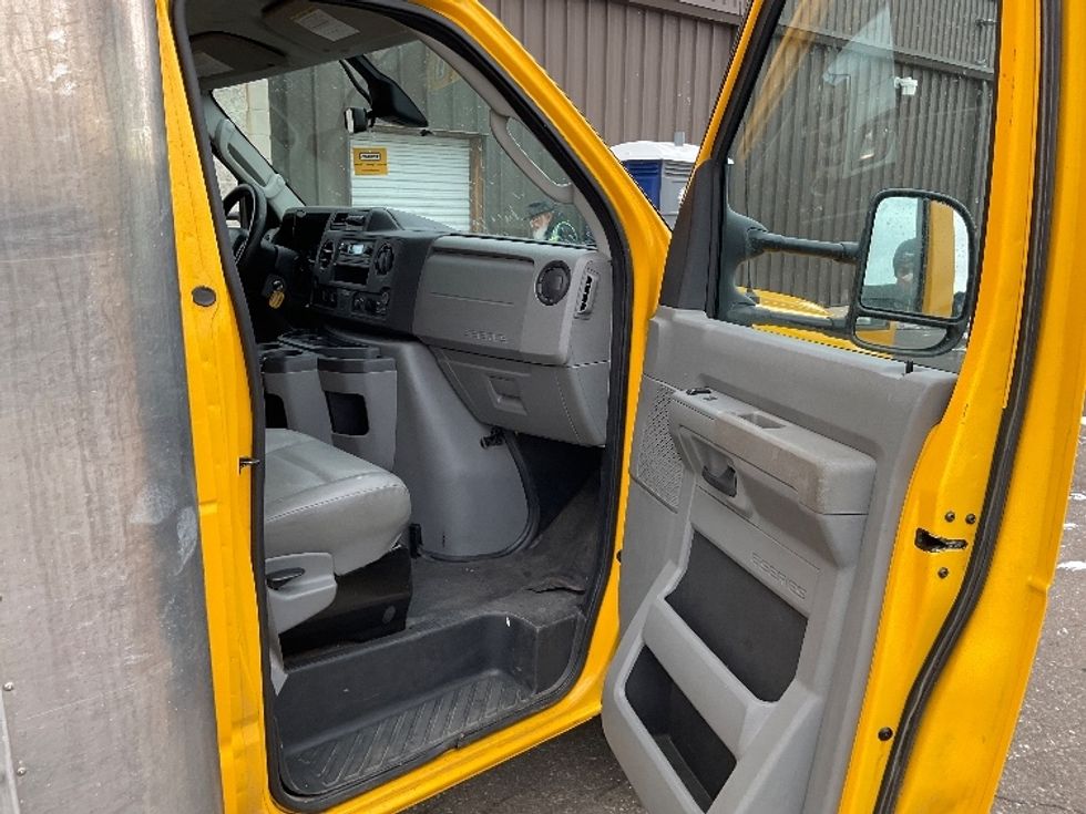 Light Duty Box Truck-Light and Medium Duty Trucks-Ford-2022-E350-Indianapolis-IN-94,790\n\t\tmiles-$ 27,750 - Image 20