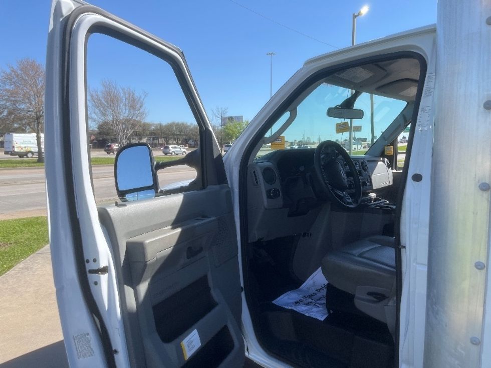 Light Duty Box Truck-Light and Medium Duty Trucks-Ford-2022-E350-Indianapolis-IN-97,524\n\t\tmiles-$ 30,250 - Image 16