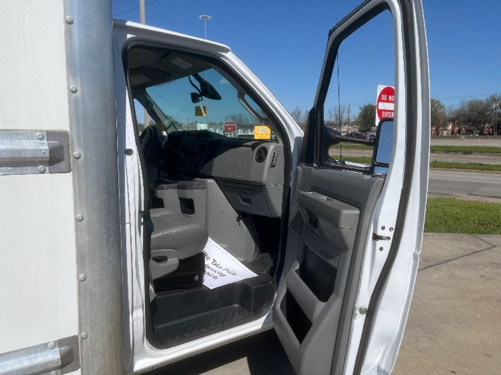 Light Duty Box Truck-Light and Medium Duty Trucks-Ford-2022-E350-Indianapolis-IN-97,524\n\t\tmiles-$ 30,250 - Image 20
