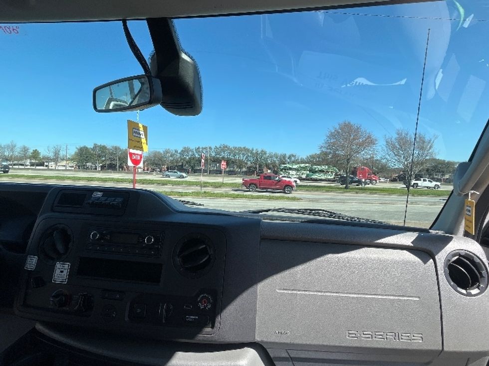 Light Duty Box Truck-Light and Medium Duty Trucks-Ford-2022-E350-Indianapolis-IN-97,524\n\t\tmiles-$ 30,250 - Image 21