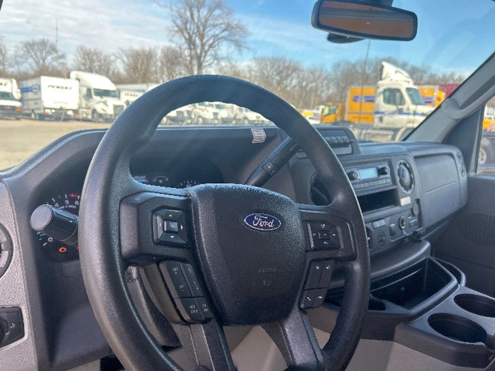 Light Duty Box Truck-Light and Medium Duty Trucks-Ford-2022-E350-Indianapolis-IN-99,559\n\t\tmiles-$ 27,250 - Image 16