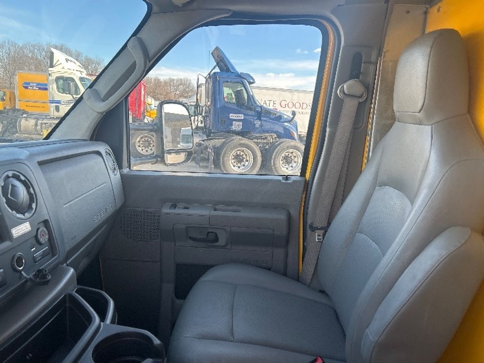 Light Duty Box Truck-Light and Medium Duty Trucks-Ford-2022-E350-Indianapolis-IN-99,559\n\t\tmiles-$ 27,250 - Image 18