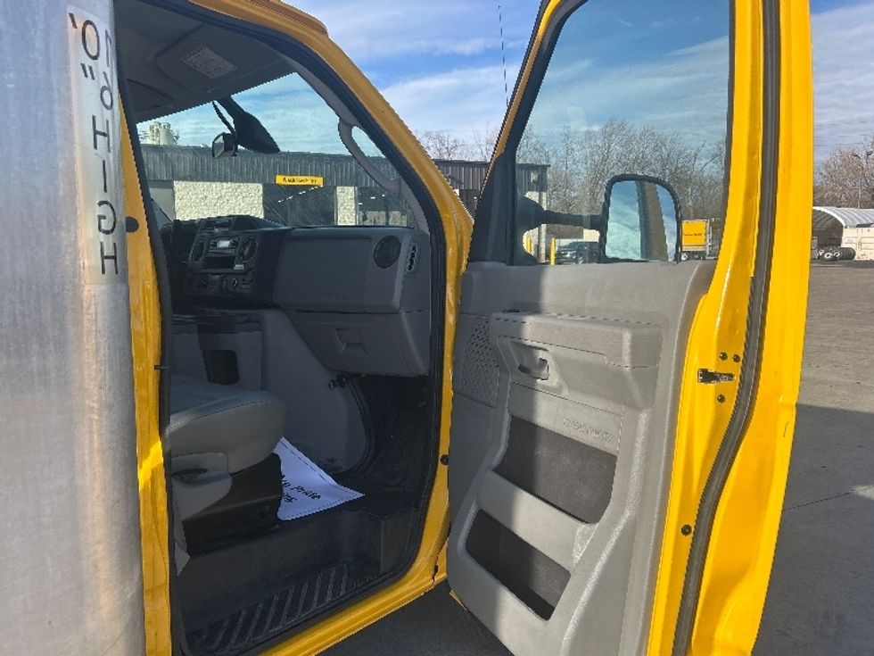 Light Duty Box Truck-Light and Medium Duty Trucks-Ford-2022-E350-Indianapolis-IN-99,559\n\t\tmiles-$ 27,250 - Image 19