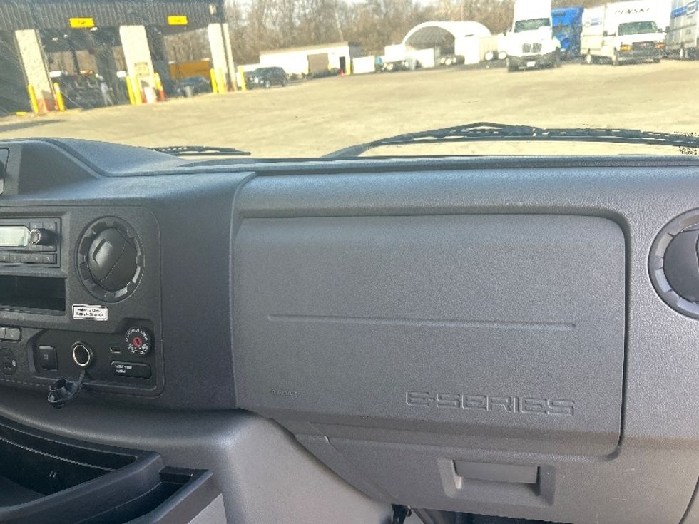 Light Duty Box Truck-Light and Medium Duty Trucks-Ford-2022-E350-Indianapolis-IN-99,559\n\t\tmiles-$ 27,250 - Image 20