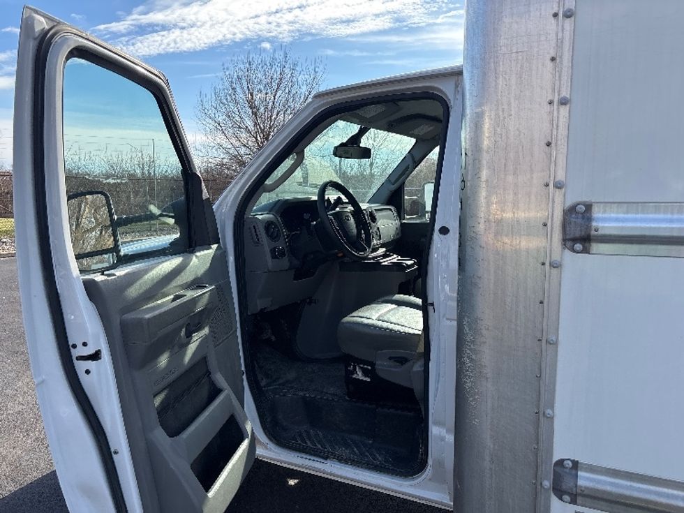 Light Duty Box Truck-Light and Medium Duty Trucks-Ford-2022-E350-Indianapolis-IN-99,992\n\t\tmiles-$ 30,000 - Image 16