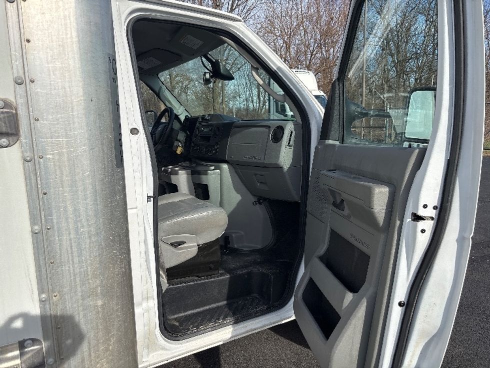 Light Duty Box Truck-Light and Medium Duty Trucks-Ford-2022-E350-Indianapolis-IN-99,992\n\t\tmiles-$ 30,000 - Image 20