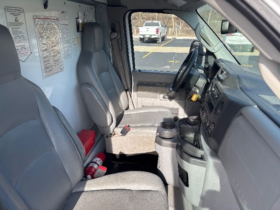 Light Duty Box Truck-Light and Medium Duty Trucks-Ford-2022-E350-Indianapolis-IN-99,992\n\t\tmiles-$ 30,000 - Image 22