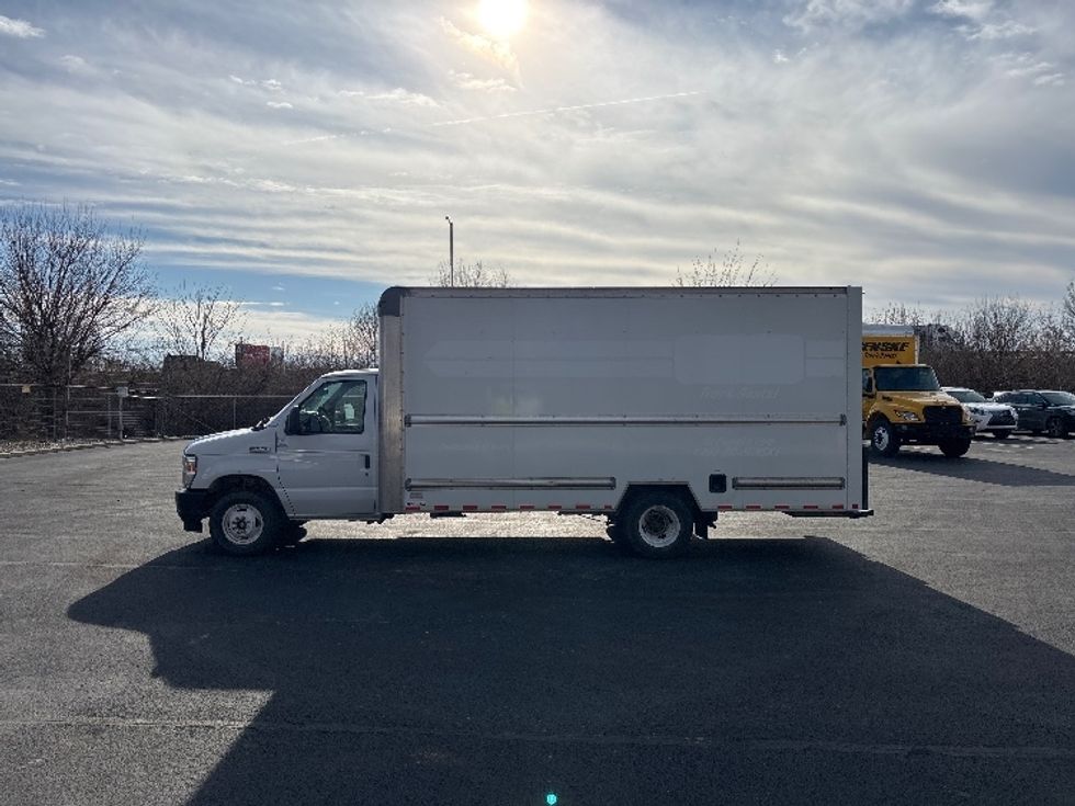 Light Duty Box Truck-Light and Medium Duty Trucks-Ford-2022-E350-Indianapolis-IN-99,992\n\t\tmiles-$ 30,000 - Image 4