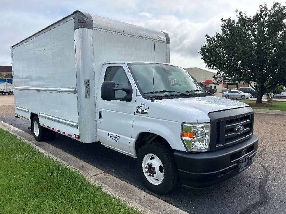 Light Duty Box Truck-Light and Medium Duty Trucks-Ford-2022-E350-Jackson-MS-117,488\n\t\tmiles-$ 28,500 - Image 1