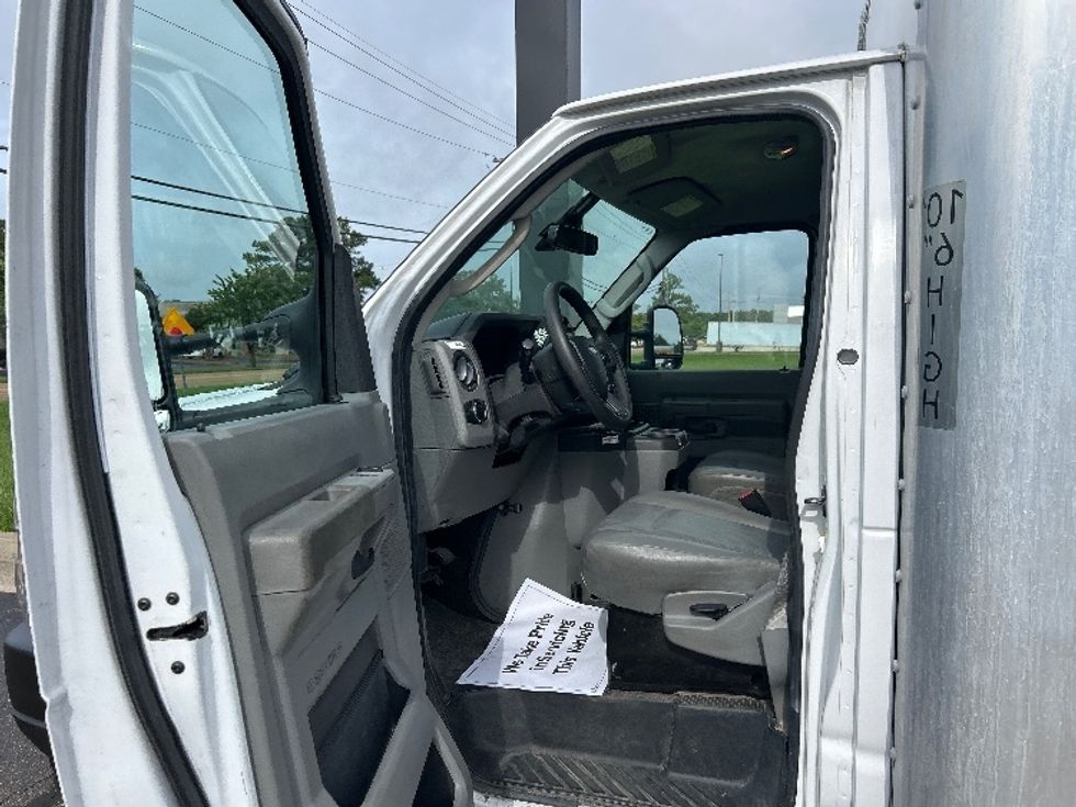 Light Duty Box Truck-Light and Medium Duty Trucks-Ford-2022-E350-Jackson-MS-117,488\n\t\tmiles-$ 28,500 - Image 16