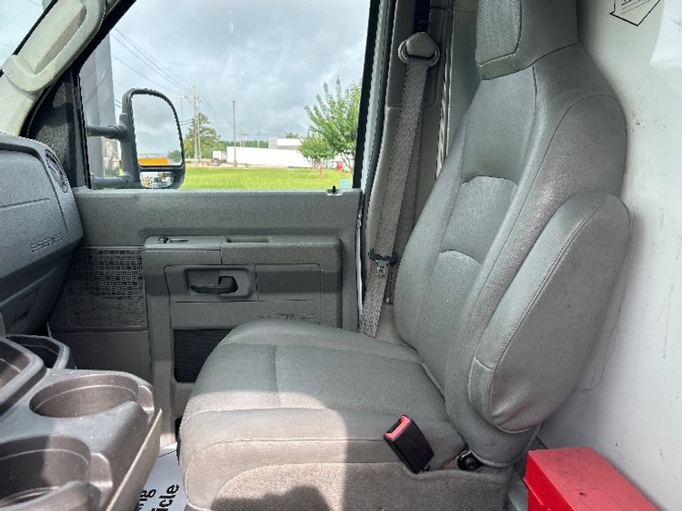 Light Duty Box Truck-Light and Medium Duty Trucks-Ford-2022-E350-Jackson-MS-117,488\n\t\tmiles-$ 28,500 - Image 19