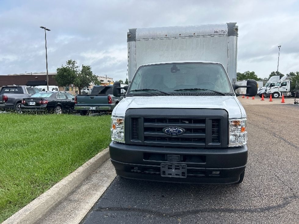 Light Duty Box Truck-Light and Medium Duty Trucks-Ford-2022-E350-Jackson-MS-117,488\n\t\tmiles-$ 28,500 - Image 2