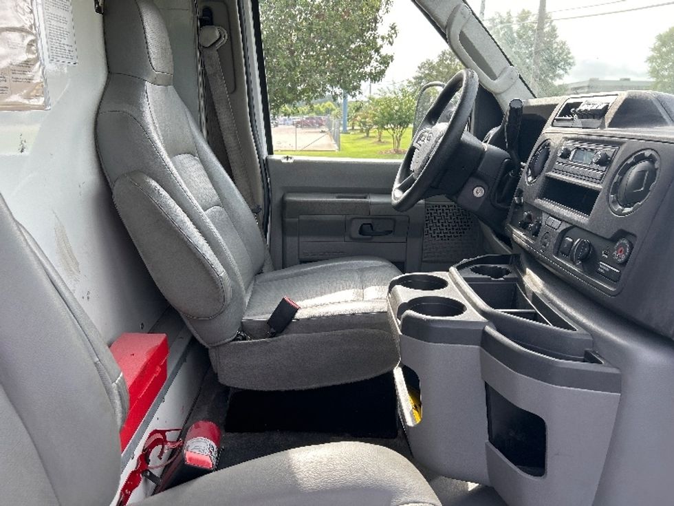 Light Duty Box Truck-Light and Medium Duty Trucks-Ford-2022-E350-Jackson-MS-117,488\n\t\tmiles-$ 28,500 - Image 22