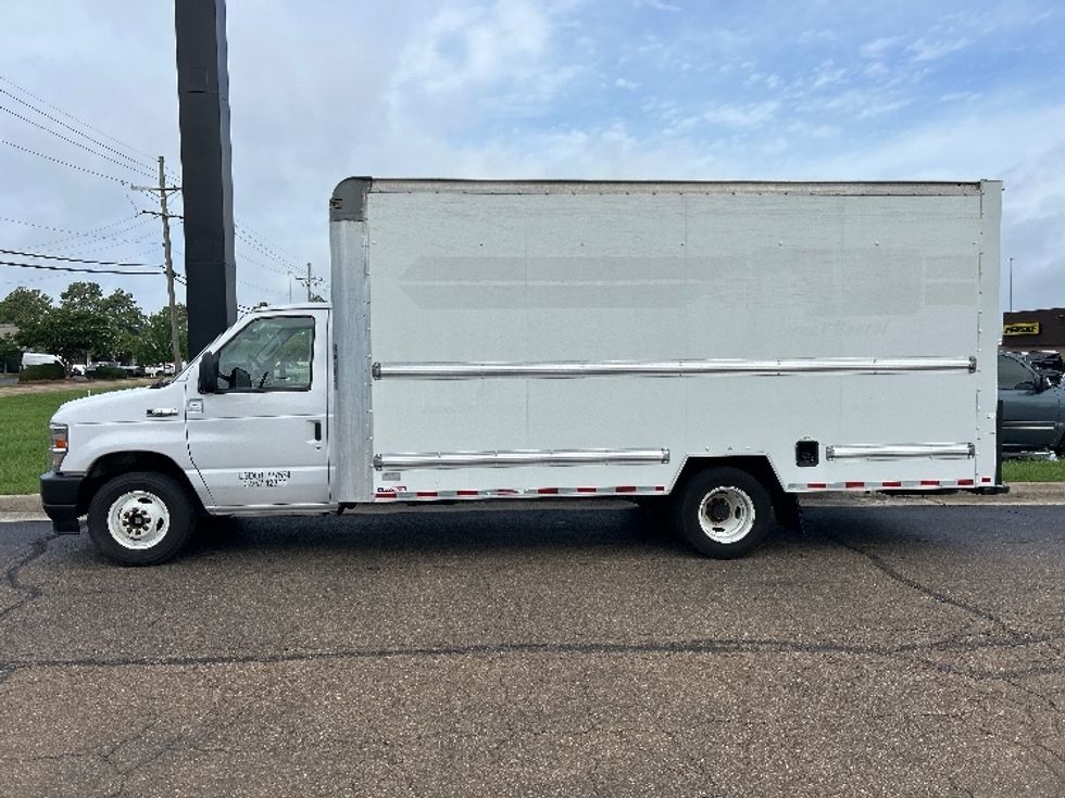 Light Duty Box Truck-Light and Medium Duty Trucks-Ford-2022-E350-Jackson-MS-117,488\n\t\tmiles-$ 28,500 - Image 4