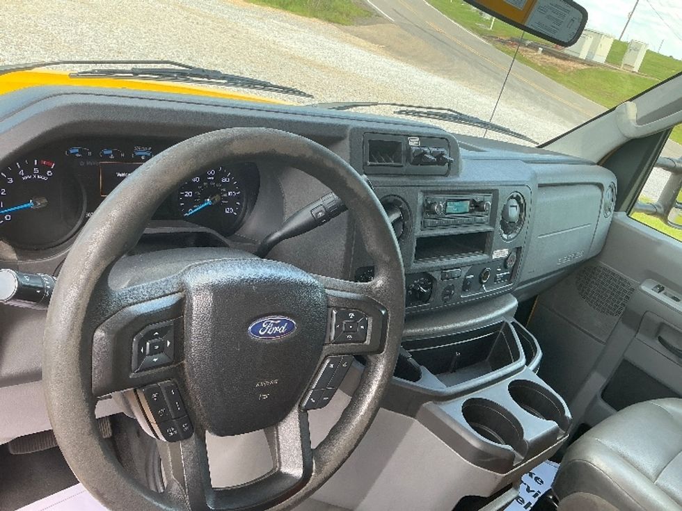 Light Duty Box Truck-Light and Medium Duty Trucks-Ford-2022-E350-Jackson-MS-130,783\n\t\tmiles-$ 24,750 - Image 15
