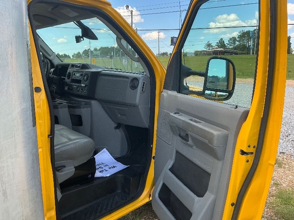 Light Duty Box Truck-Light and Medium Duty Trucks-Ford-2022-E350-Jackson-MS-130,783\n\t\tmiles-$ 24,750 - Image 18