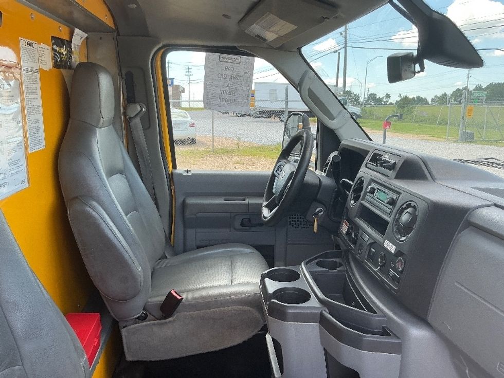 Light Duty Box Truck-Light and Medium Duty Trucks-Ford-2022-E350-Jackson-MS-130,783\n\t\tmiles-$ 24,750 - Image 20