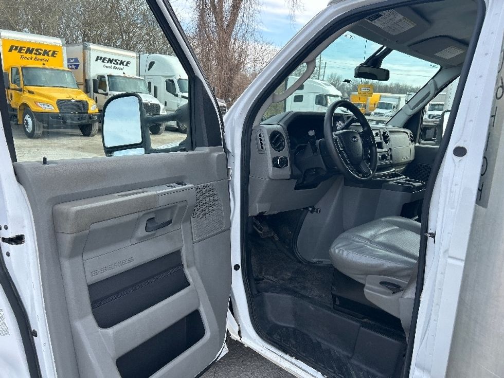 Light Duty Box Truck-Light and Medium Duty Trucks-Ford-2022-E350-Jackson-TN-153,395\n\t\tmiles-$ 21,750 - Image 16