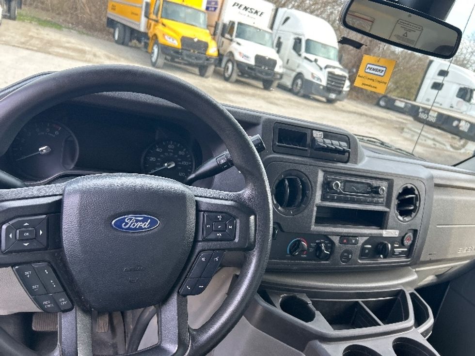 Light Duty Box Truck-Light and Medium Duty Trucks-Ford-2022-E350-Jackson-TN-153,395\n\t\tmiles-$ 21,750 - Image 18