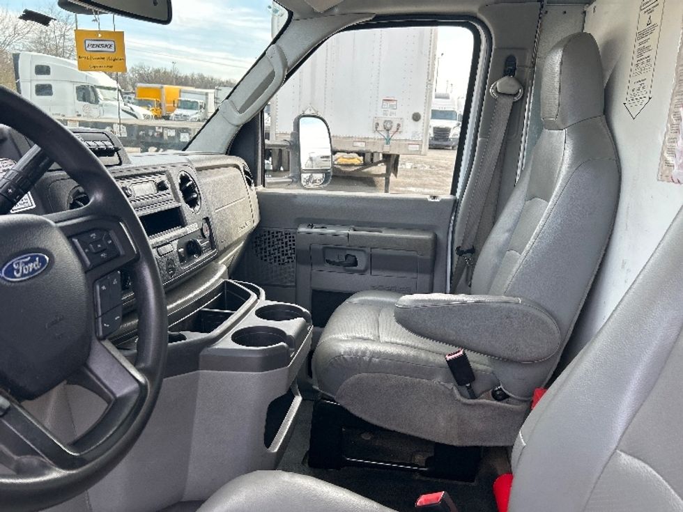Light Duty Box Truck-Light and Medium Duty Trucks-Ford-2022-E350-Jackson-TN-153,395\n\t\tmiles-$ 21,750 - Image 19