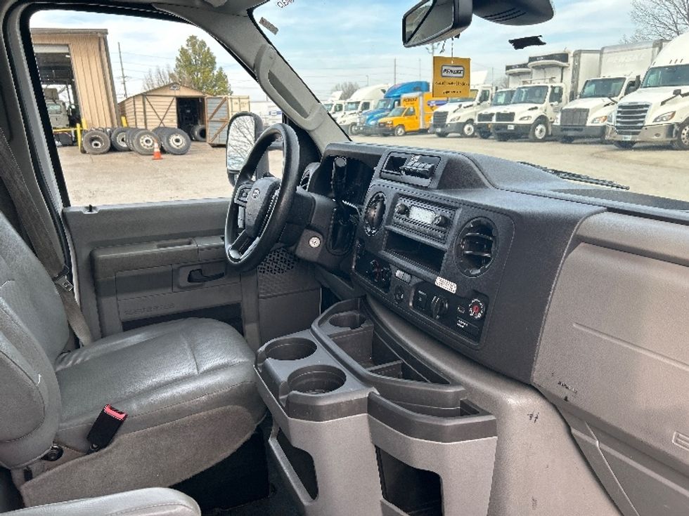 Light Duty Box Truck-Light and Medium Duty Trucks-Ford-2022-E350-Jackson-TN-153,395\n\t\tmiles-$ 21,750 - Image 22