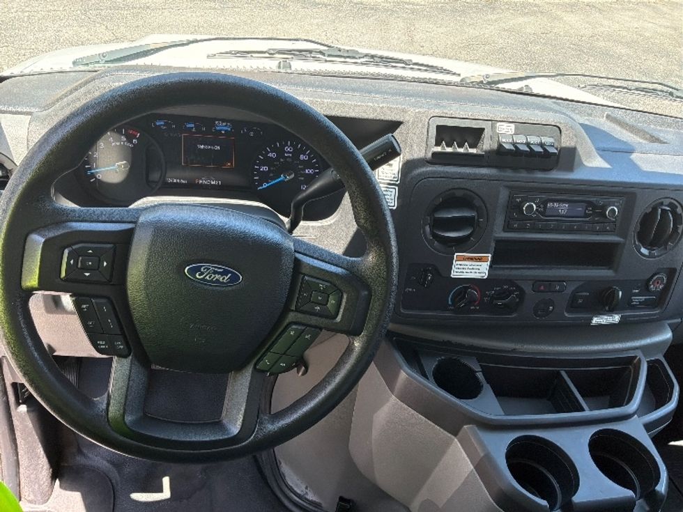 Light Duty Box Truck-Light and Medium Duty Trucks-Ford-2022-E350-Jacksonville-FL-124,343\n\t\tmiles-$ 25,750 - Image 18