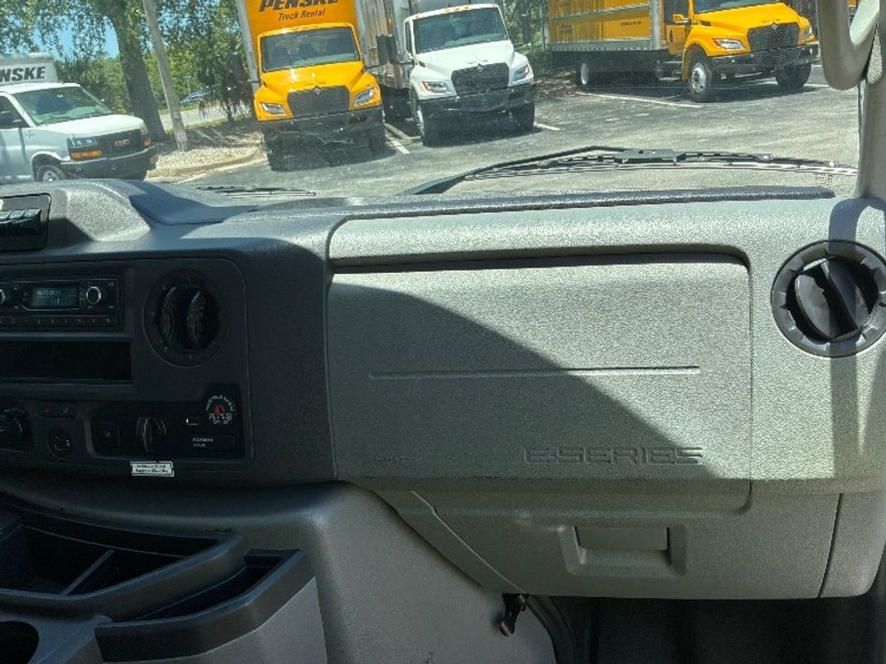 Light Duty Box Truck-Light and Medium Duty Trucks-Ford-2022-E350-Jacksonville-FL-124,343\n\t\tmiles-$ 25,750 - Image 21