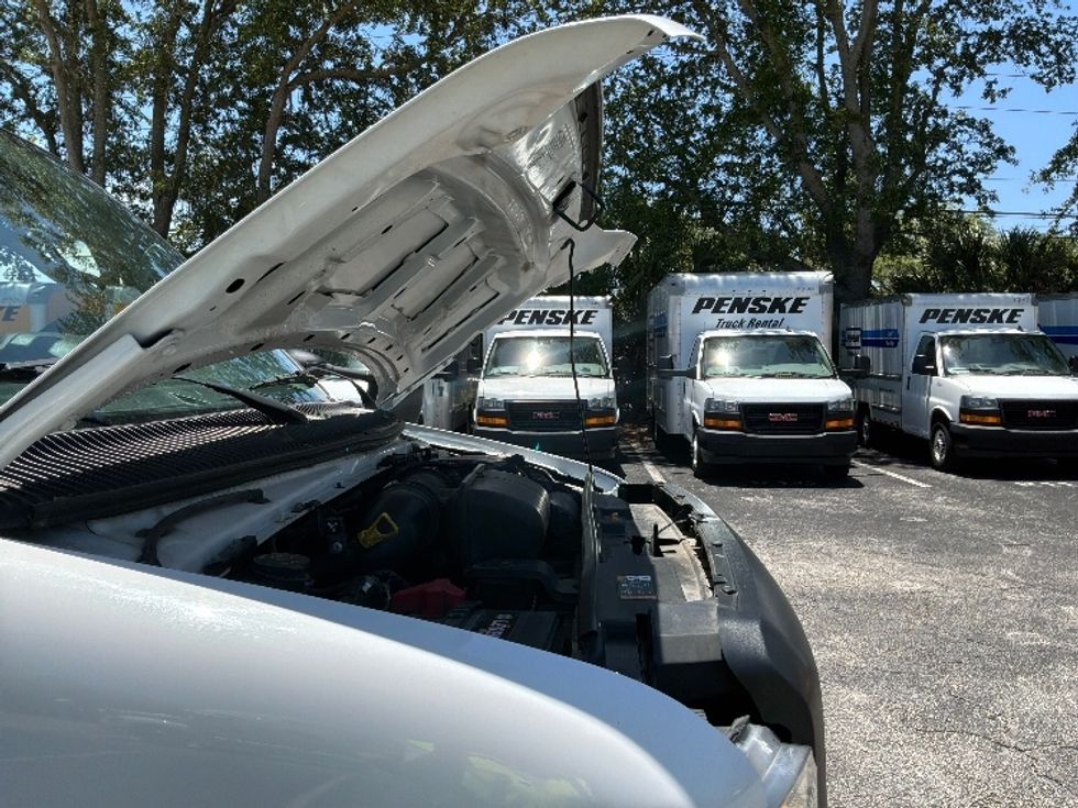 Light Duty Box Truck-Light and Medium Duty Trucks-Ford-2022-E350-Jacksonville-FL-124,343\n\t\tmiles-$ 25,750 - Image 23