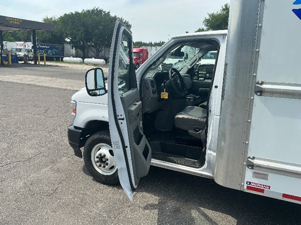 Light Duty Box Truck-Light and Medium Duty Trucks-Ford-2022-E350-Jacksonville-FL-87,408\n\t\tmiles-$ 33,750 - Image 15