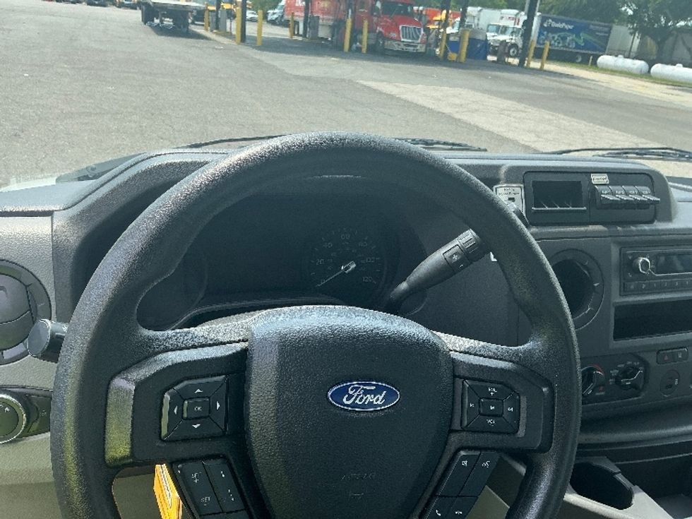 Light Duty Box Truck-Light and Medium Duty Trucks-Ford-2022-E350-Jacksonville-FL-87,408\n\t\tmiles-$ 33,750 - Image 17