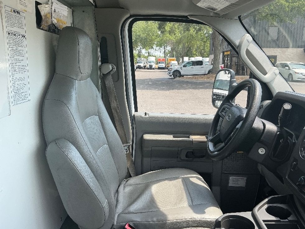 Light Duty Box Truck-Light and Medium Duty Trucks-Ford-2022-E350-Jacksonville-FL-87,408\n\t\tmiles-$ 33,750 - Image 21