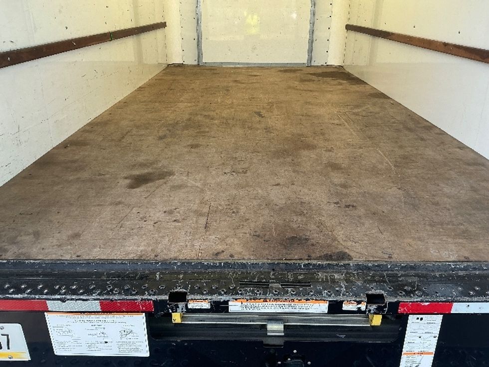 Light Duty Box Truck-Light and Medium Duty Trucks-Ford-2022-E350-Jacksonville-FL-87,408\n\t\tmiles-$ 33,750 - Image 9