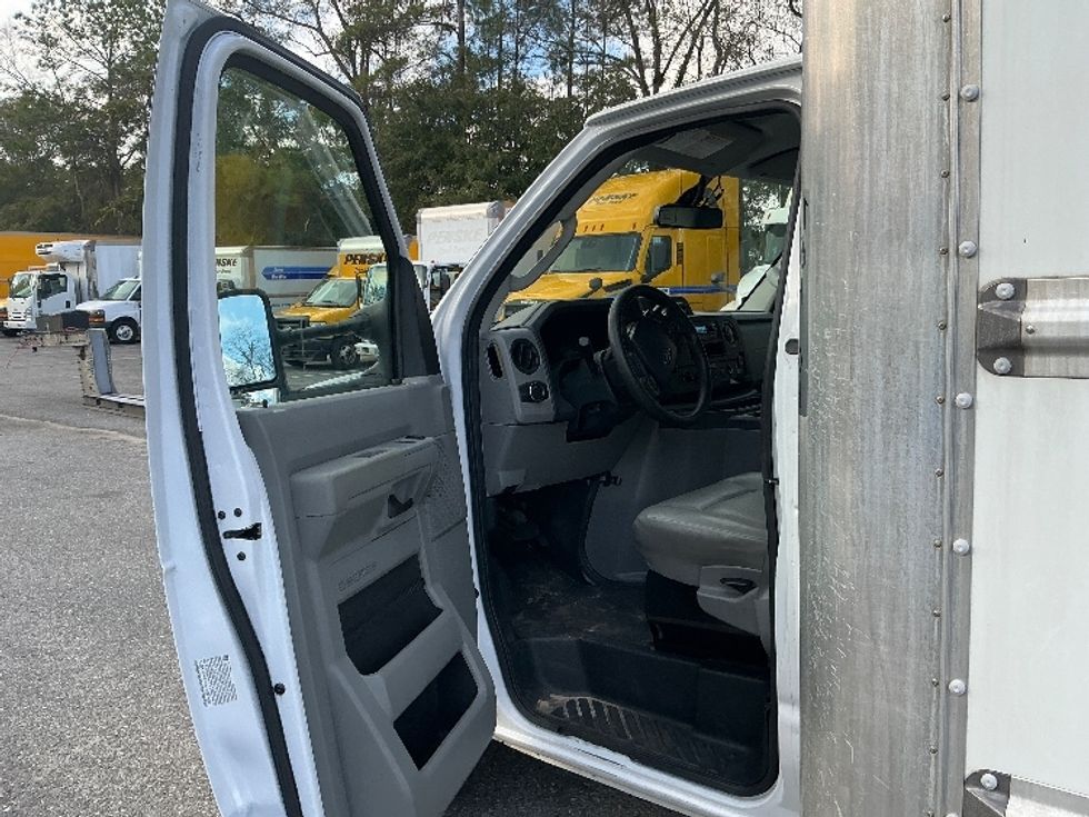 Light Duty Box Truck-Light and Medium Duty Trucks-Ford-2022-E350-Jacksonville-FL-89,514\n\t\tmiles-$ 33,500 - Image 15