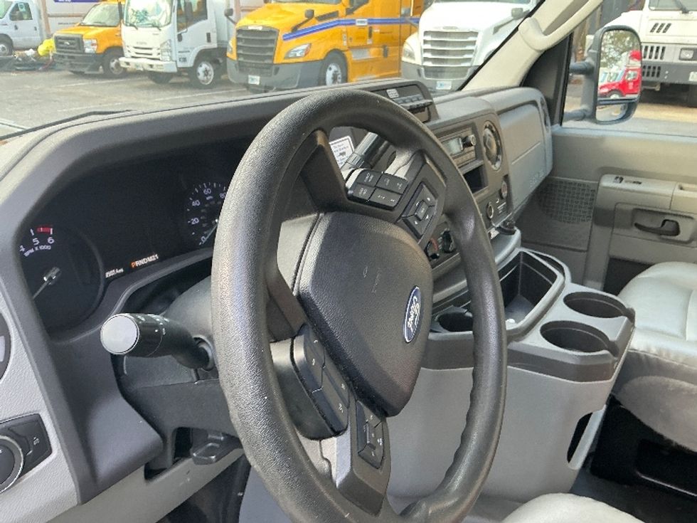 Light Duty Box Truck-Light and Medium Duty Trucks-Ford-2022-E350-Jacksonville-FL-89,514\n\t\tmiles-$ 33,500 - Image 16