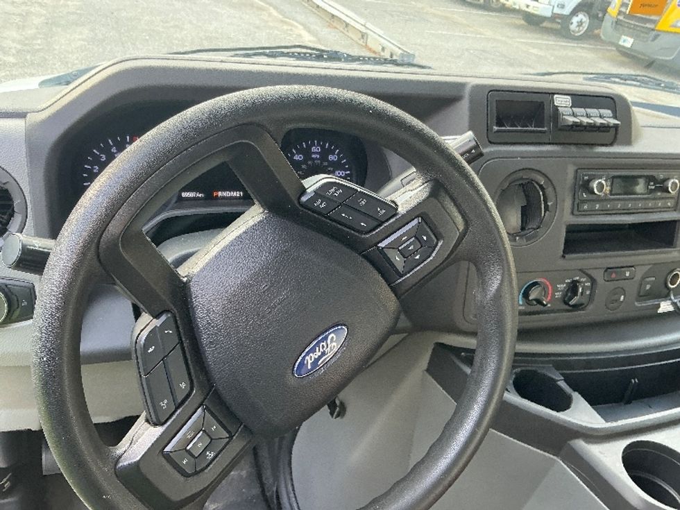 Light Duty Box Truck-Light and Medium Duty Trucks-Ford-2022-E350-Jacksonville-FL-89,514\n\t\tmiles-$ 33,500 - Image 17