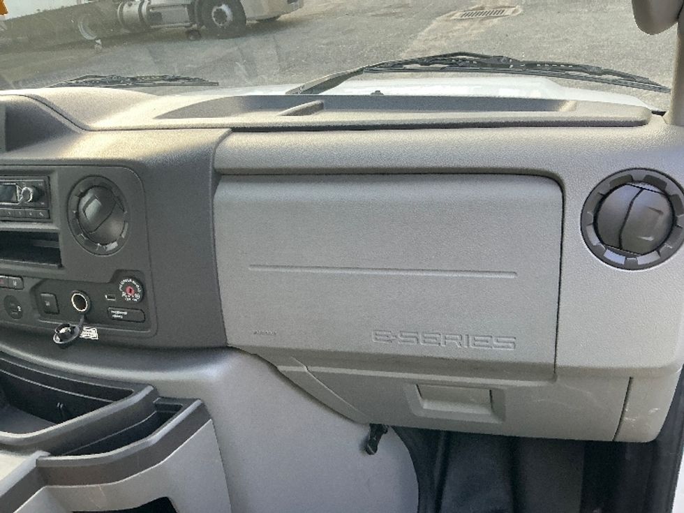 Light Duty Box Truck-Light and Medium Duty Trucks-Ford-2022-E350-Jacksonville-FL-89,514\n\t\tmiles-$ 33,500 - Image 20