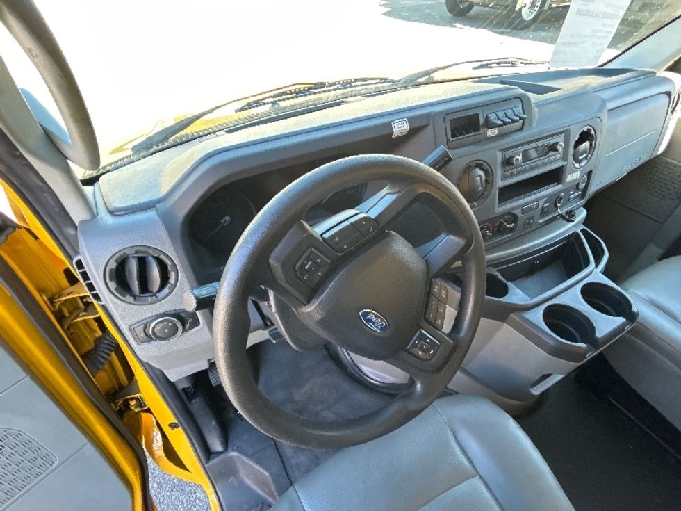 Light Duty Box Truck-Light and Medium Duty Trucks-Ford-2022-E350-Jacksonville-FL-90,812\n\t\tmiles-$ 30,250 - Image 17