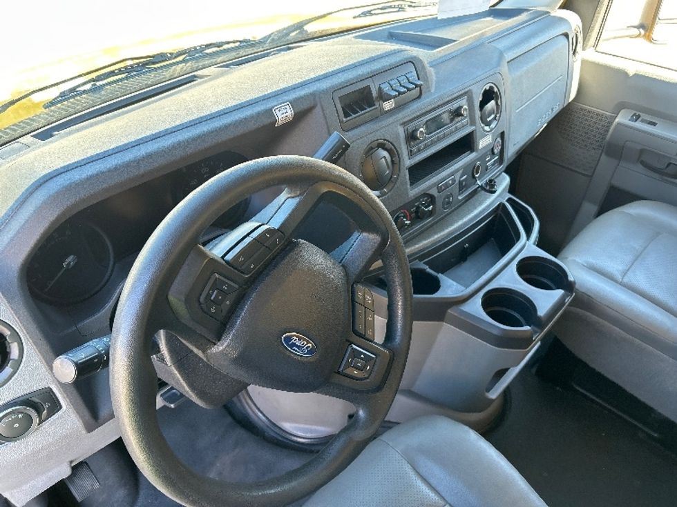 Light Duty Box Truck-Light and Medium Duty Trucks-Ford-2022-E350-Jacksonville-FL-90,812\n\t\tmiles-$ 30,250 - Image 18