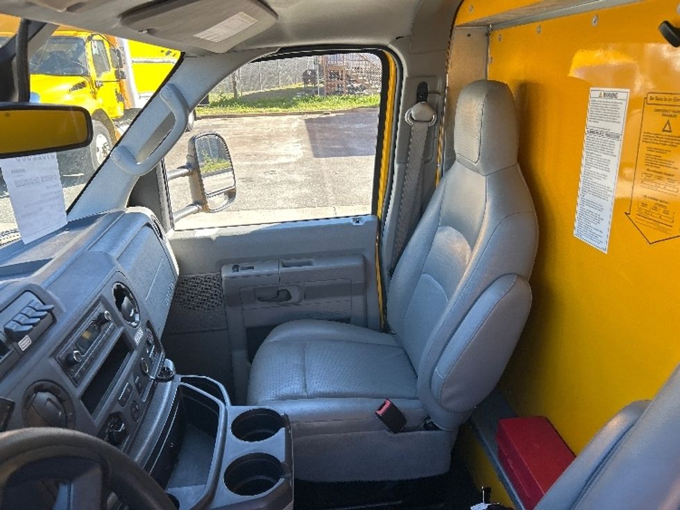 Light Duty Box Truck-Light and Medium Duty Trucks-Ford-2022-E350-Jacksonville-FL-90,812\n\t\tmiles-$ 30,250 - Image 19
