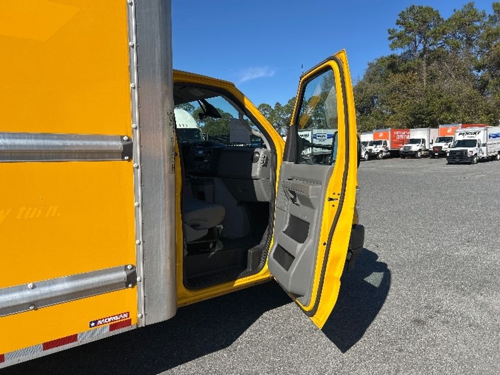 Light Duty Box Truck-Light and Medium Duty Trucks-Ford-2022-E350-Jacksonville-FL-90,812\n\t\tmiles-$ 30,250 - Image 20