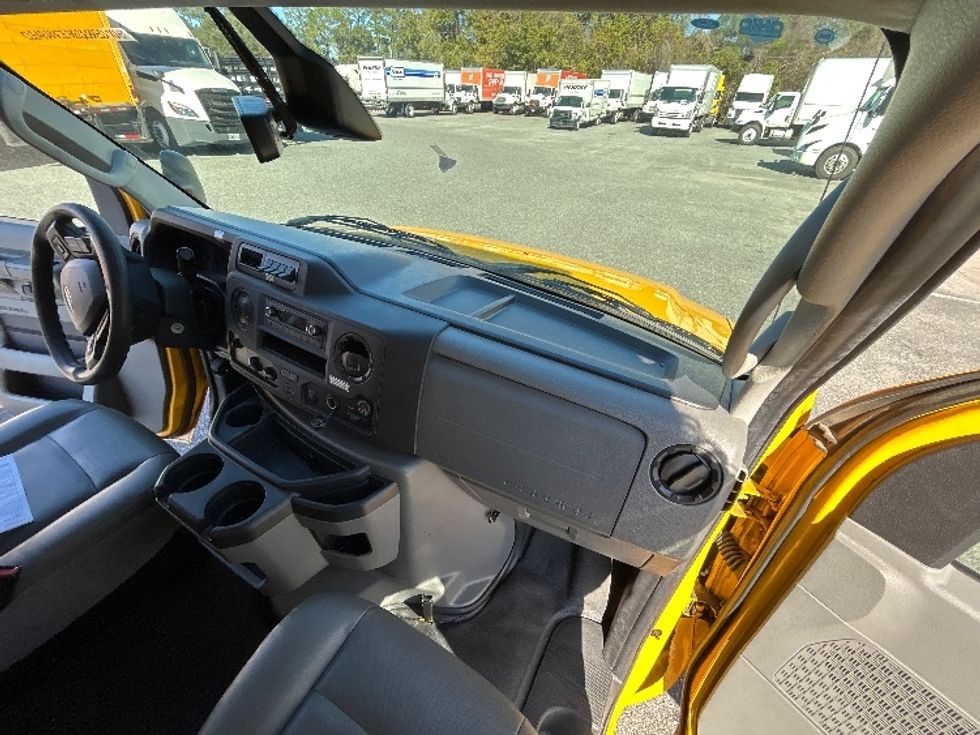 Light Duty Box Truck-Light and Medium Duty Trucks-Ford-2022-E350-Jacksonville-FL-90,812\n\t\tmiles-$ 30,250 - Image 21