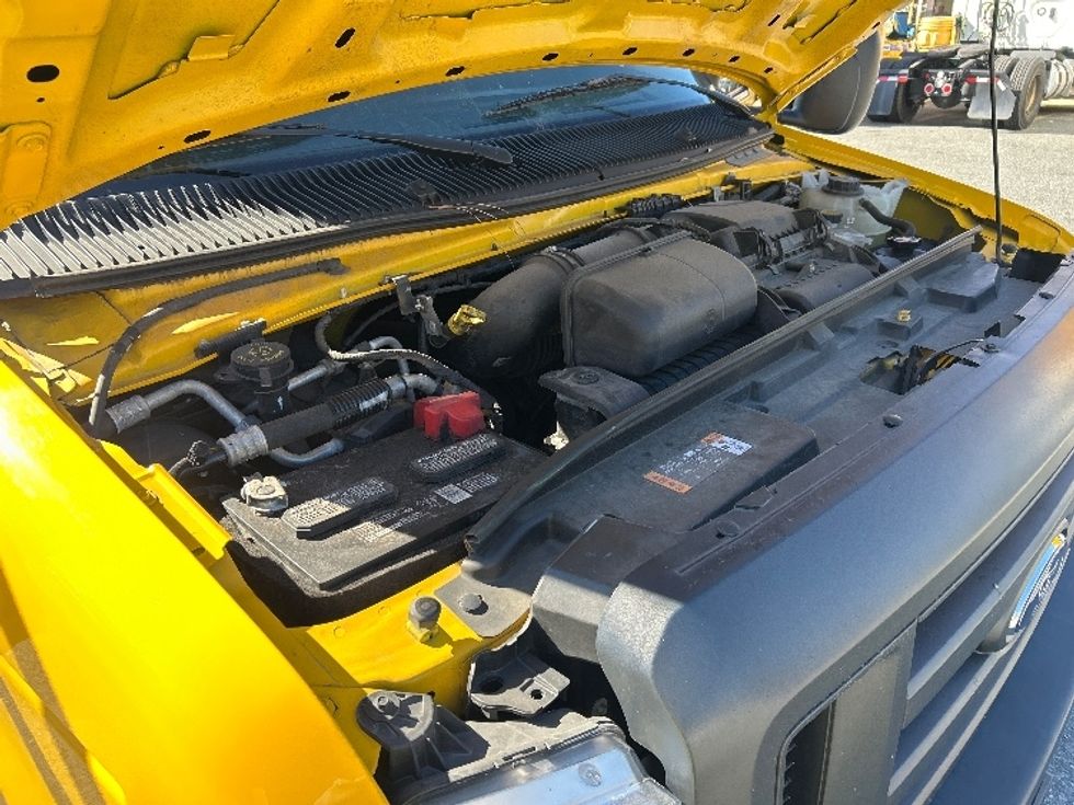 Light Duty Box Truck-Light and Medium Duty Trucks-Ford-2022-E350-Jacksonville-FL-90,812\n\t\tmiles-$ 30,250 - Image 23